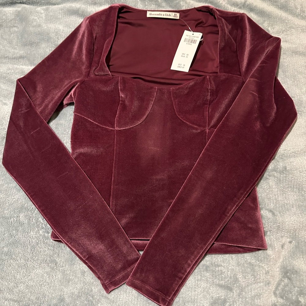 NWT Abercrombie & Fitch Velvet Long Sleeve Top in Burgundy - Picture 2 of 3